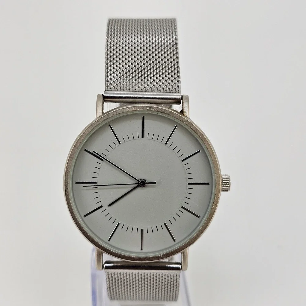 Men's Analog‎ Watch 40MM Gray Dial Gray Mesh Bands New Battery